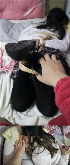 Which one should I choose when I am electrocuted or sucked actively? [Lotus Girl] Black Silk Student Slave Weiwei Mission: You must lick your hands and feet when you are tied up with four horses and toys. If you refuse, you will be forced to accept whipping and electric shock punishment. If you are obedient, you will be happy to lick your master Weinu with toys.
