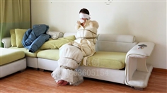 [Zi Jin] Huanhuan Wedding Down Jacket Bundle Silk Scarf Blindfolding and Gagging Trying
