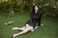 Foot Joy Photography Issue 20: Model Yunyue (Pairing: black shirt, leather skirt, high heels, bare feet)