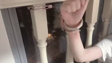 [Trapped] Struggle to be fixed to the railing with handcuffs and ropes