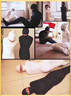 [Xiaoyao] The Black and White Mummy Sisters is remade in high-definition 2K, a super classic Xiaoyao old film. The two sisters were drugged and turned into mummies, wrapped into black and white human cocoons that could only squirm.