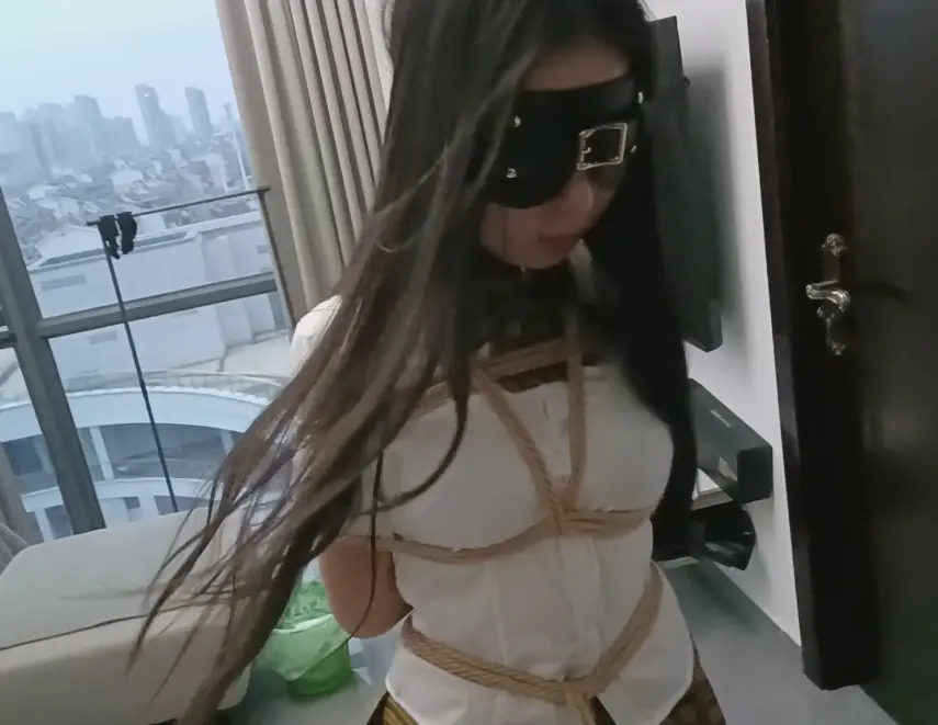 [Love] Unintentionally discovered the secret of the school beauty little demon